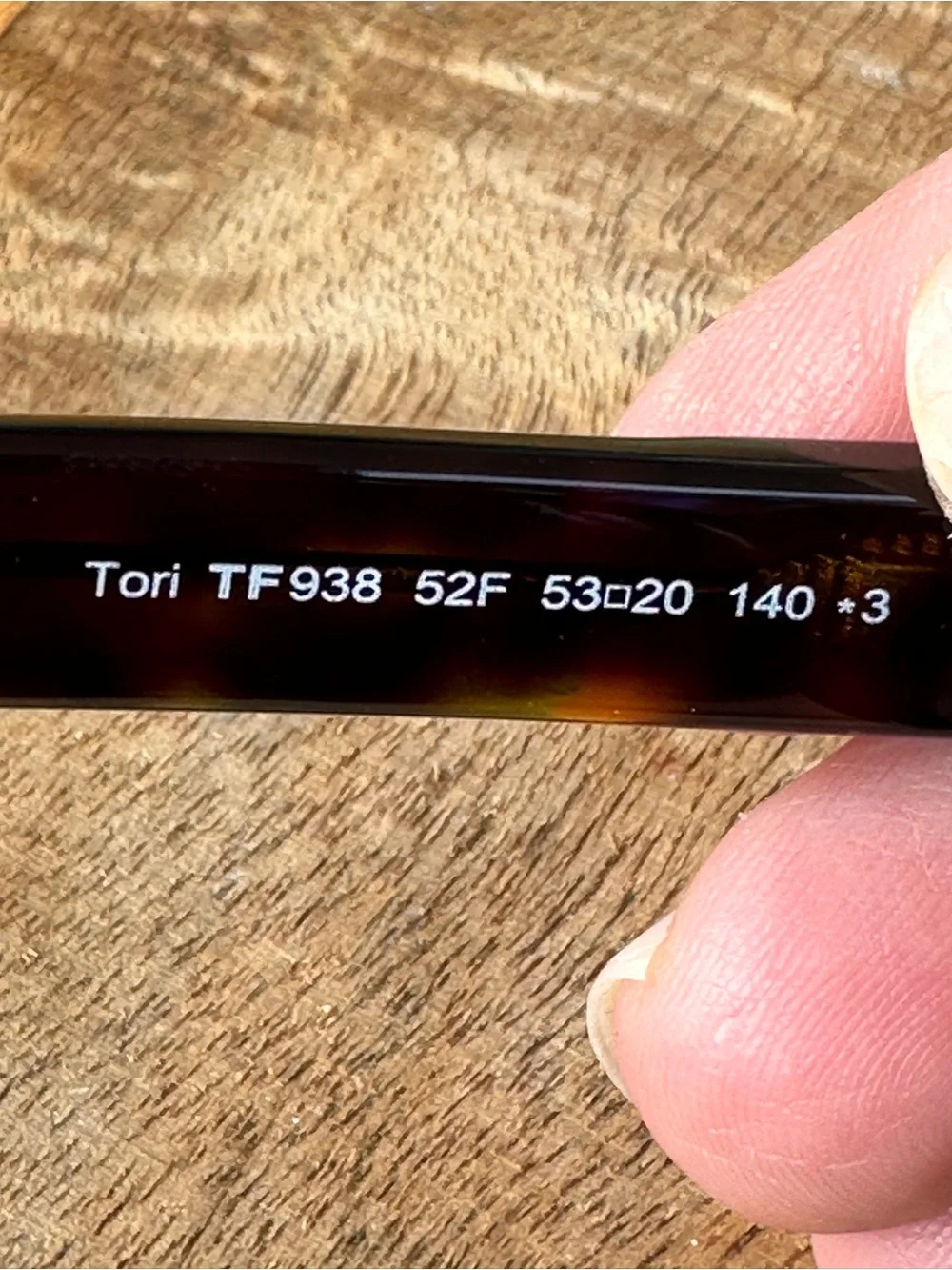 Tom Ford Women's Brown Tortoiseshell Cat Eye Sunglasses with Case and Cloth Tori